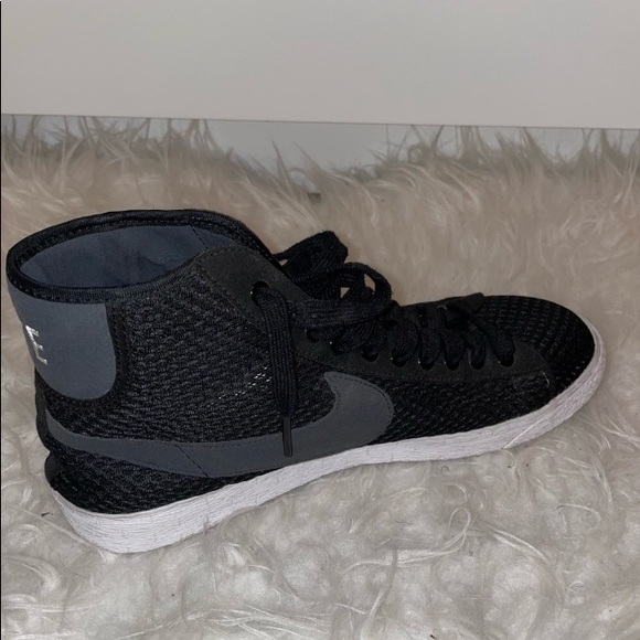 UNIQUE NIKE BLAZERS - Picture 5 of 15